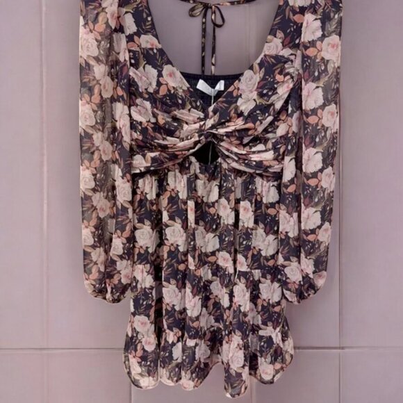 NWT ASTR Alayna Twisted Knot Mini Dress in Black Floral - Picture 8 of 10